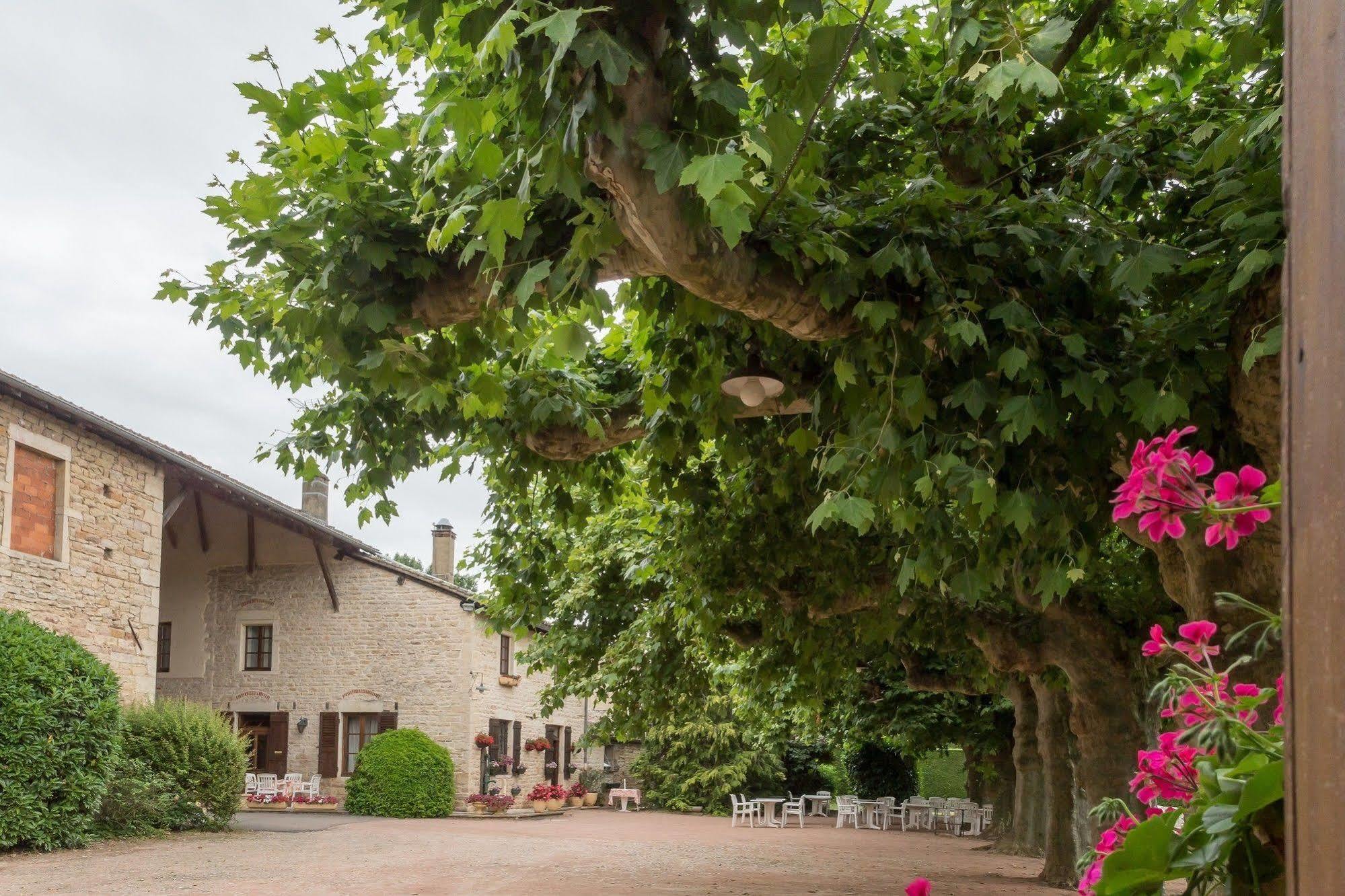 Logis Hôtel Les Platanes Reyssouze Exterior foto